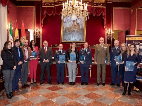Tablada Centenaria Aviación - La Base Aerea De Armilla Presenta Su Libro Conmemorativo Del Centenario