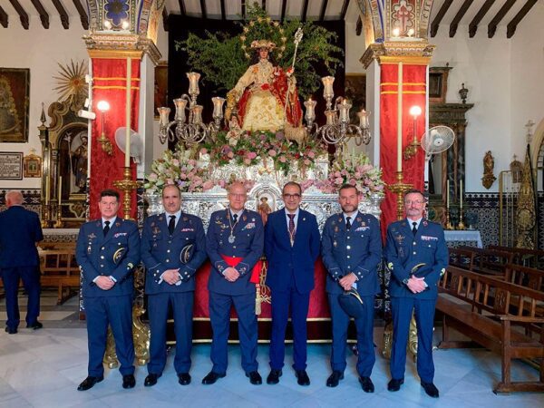 Tablada Centenaria Aviación - El Nuevo Director De Enseñanza Del Ejercito Del Aire Y Del Espacio Hermano Mayor Honorario De La Hermandad Sacramental De Santiago Apóstol De Castilleja