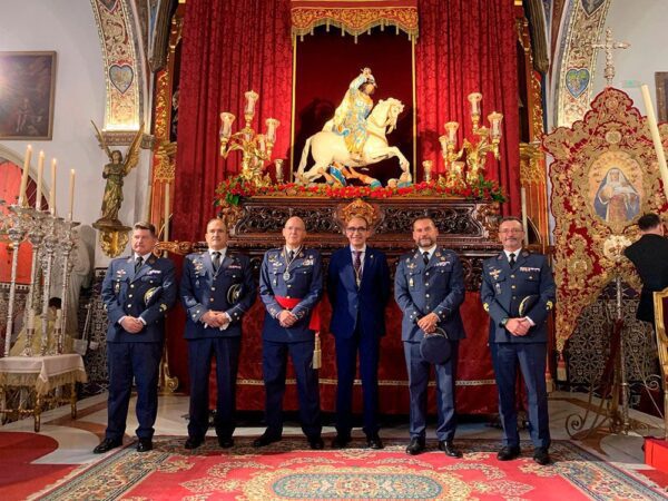 Tablada Centenaria Aviación - El Nuevo Director De Enseñanza Del Ejercito Del Aire Y Del Espacio Hermano Mayor Honorario De La Hermandad Sacramental De Santiago Apóstol De Castilleja