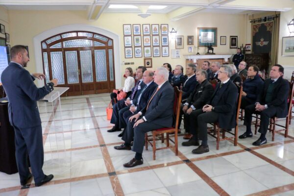 Izado Solemne De Bandera En Tablada En Reconocimiento A La Asociacion Espanola De Directivos Tablada Centenaria Aviación - Izado Solemne De Bandera En Tablada En Reconocimiento A La Asociacion Espanola De Directivos