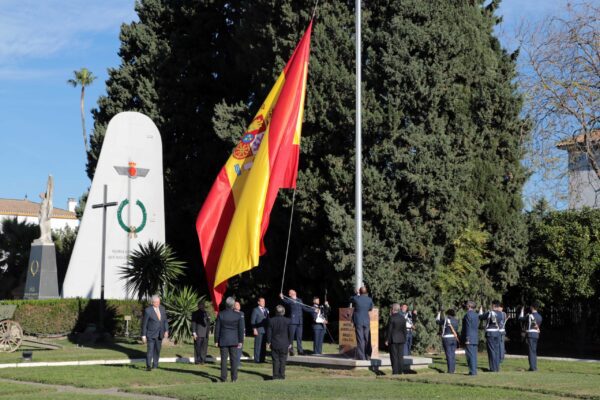 Izado Solemne De Bandera En Tablada En Reconocimiento A La Asociacion Espanola De Directivos Tablada Centenaria Aviación - Izado Solemne De Bandera En Tablada En Reconocimiento A La Asociacion Espanola De Directivos