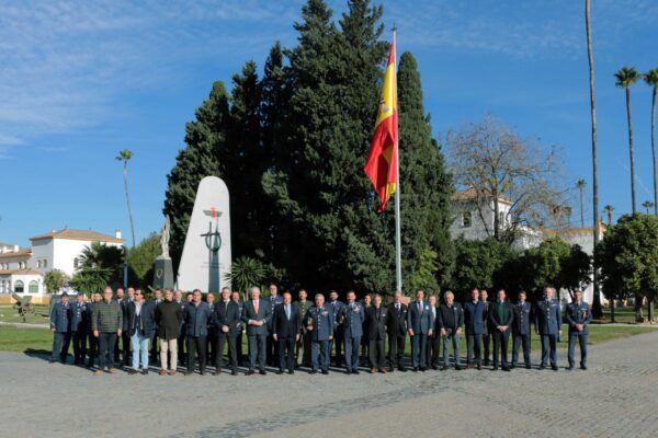 Izado Solemne De Bandera En Tablada En Reconocimiento A La Asociacion Espanola De Directivos Tablada Centenaria Aviación - Izado Solemne De Bandera En Tablada En Reconocimiento A La Asociacion Espanola De Directivos